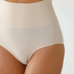 Afslankende, onzichtbare tailleslip