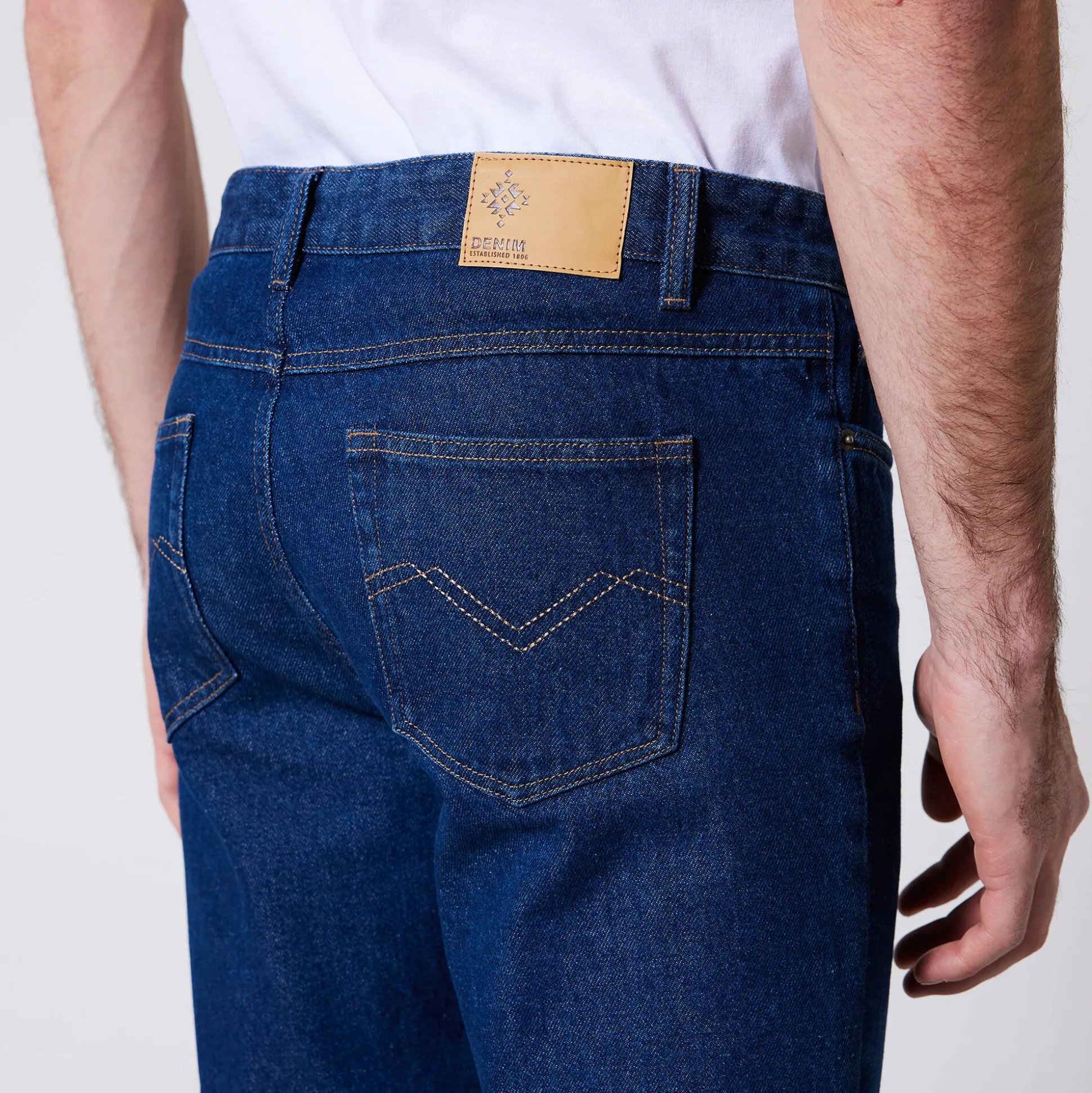 Authentieke jeans in recht model - binnenpijplengte 82 cm