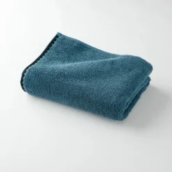 Badstof, afgewerkt met fantasieborduursel - 420g/m2