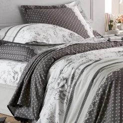 Bedlinnen Gabrielle in flanel met bloemenprint en kant