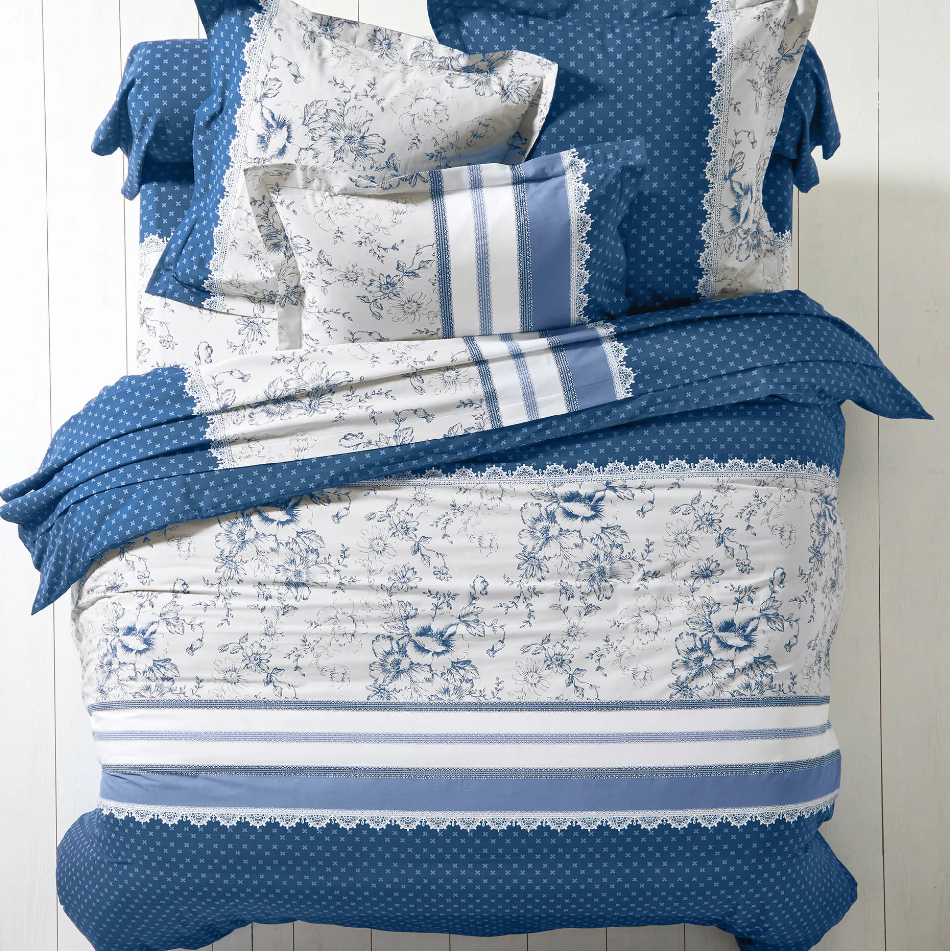 Bedlinnen Gabrielle in flanel met bloemenprint en kant