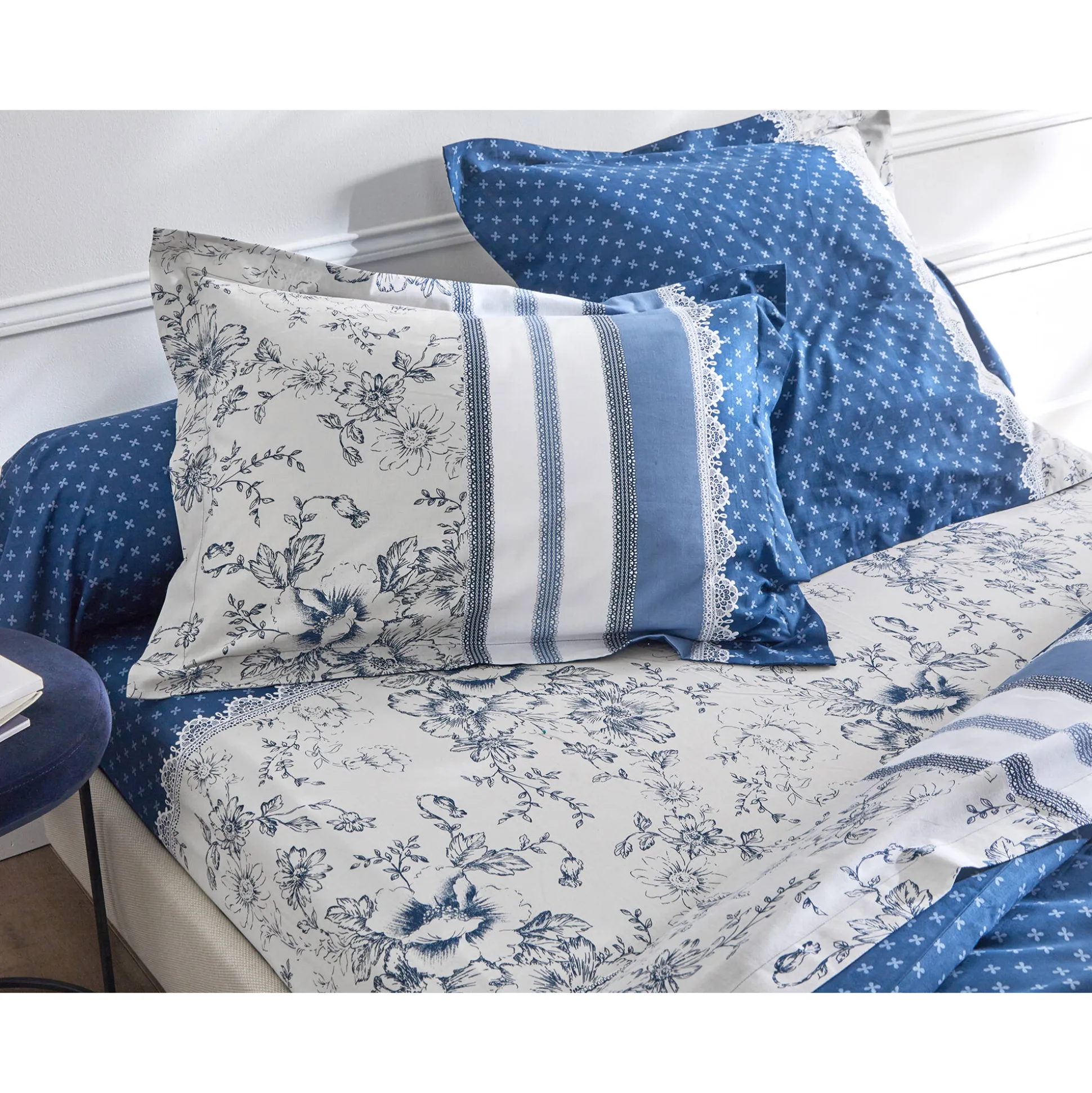 Bedlinnen Gabrielle in flanel met bloemenprint en kant