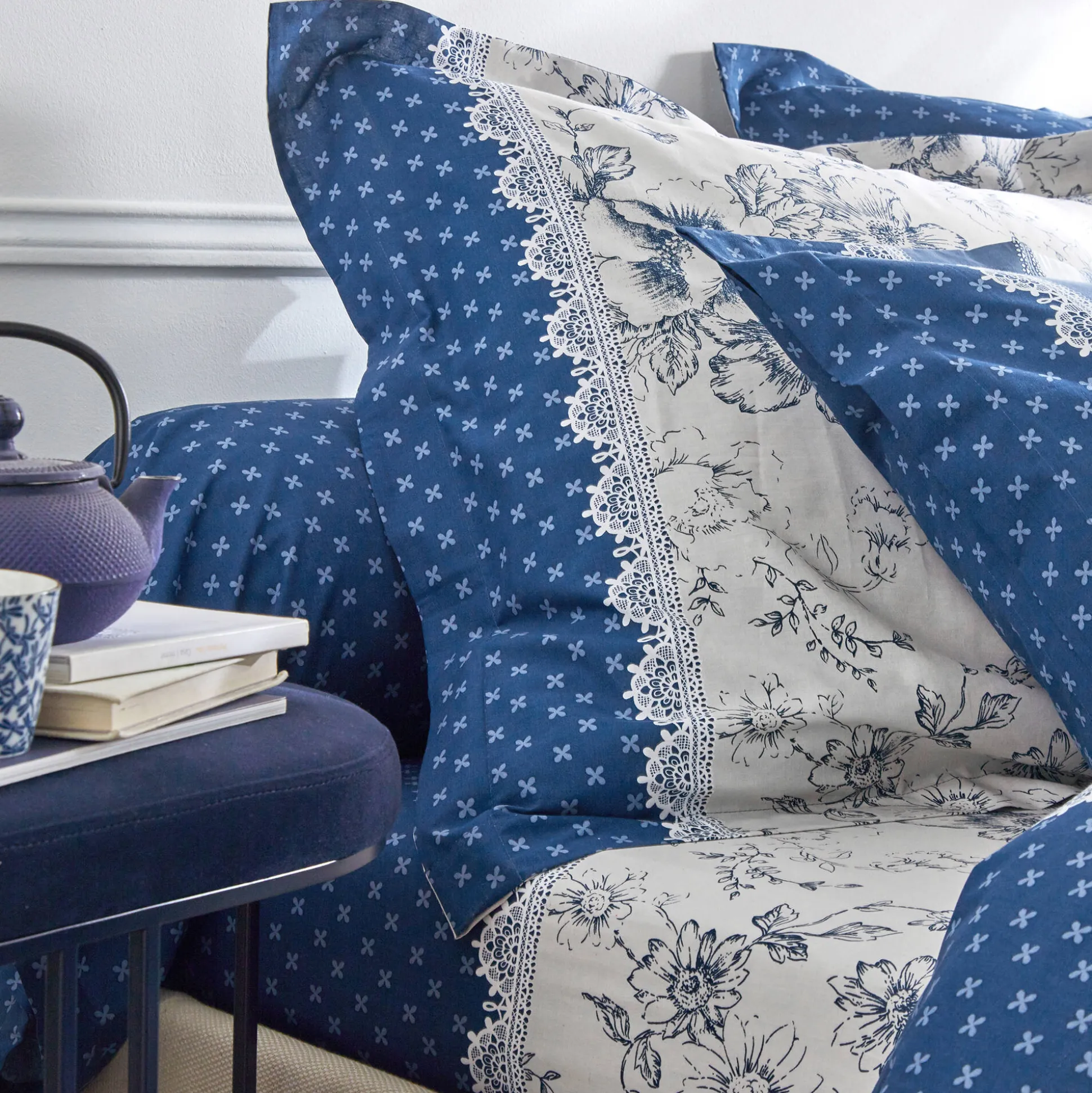 Bedlinnen Gabrielle in flanel met bloemenprint en kant