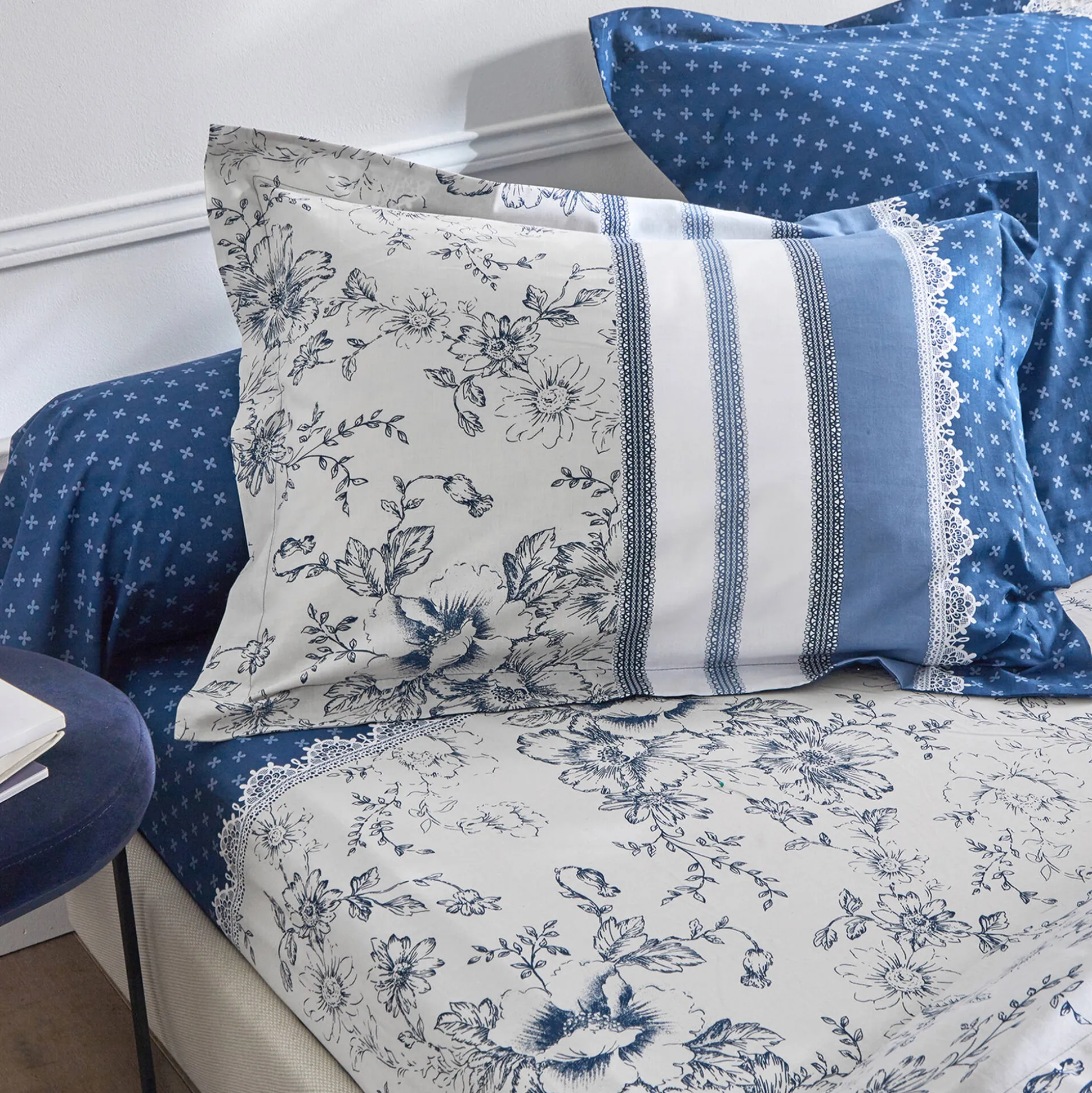 Bedlinnen Gabrielle in flanel met bloemenprint en kant