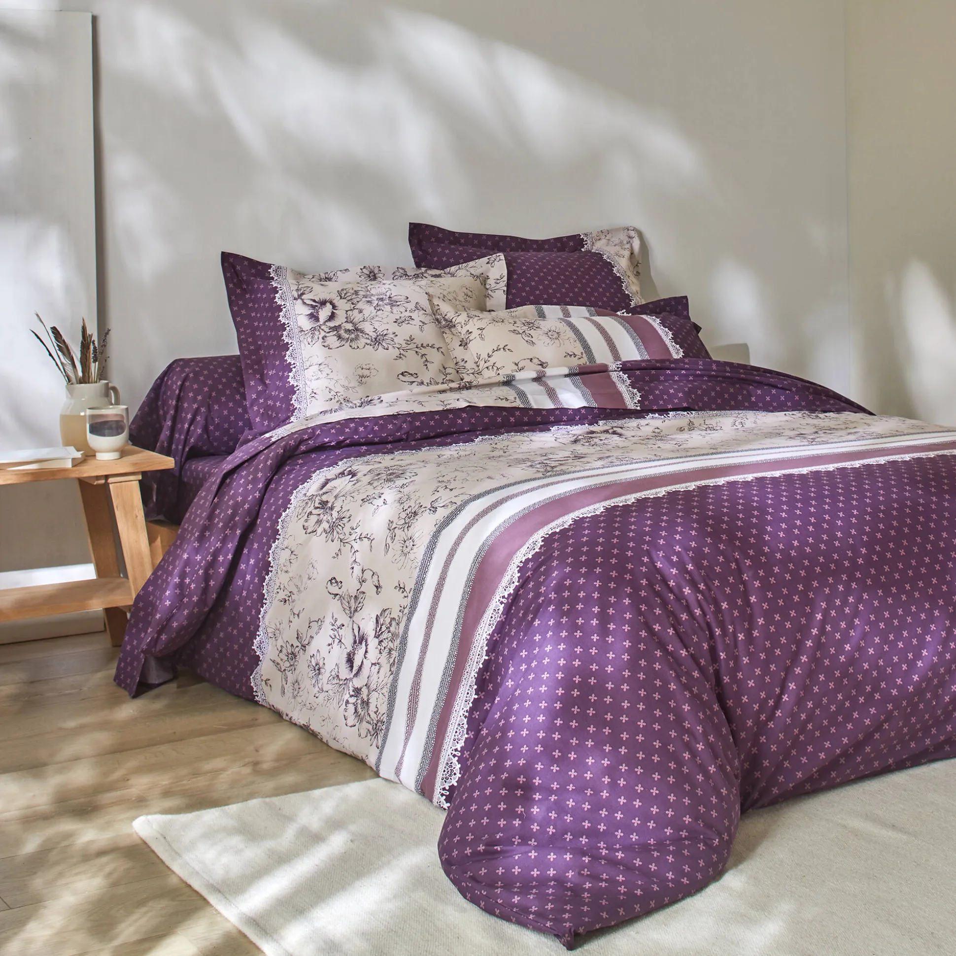 Bedlinnen Gabrielle in flanel met bloemenprint en kant