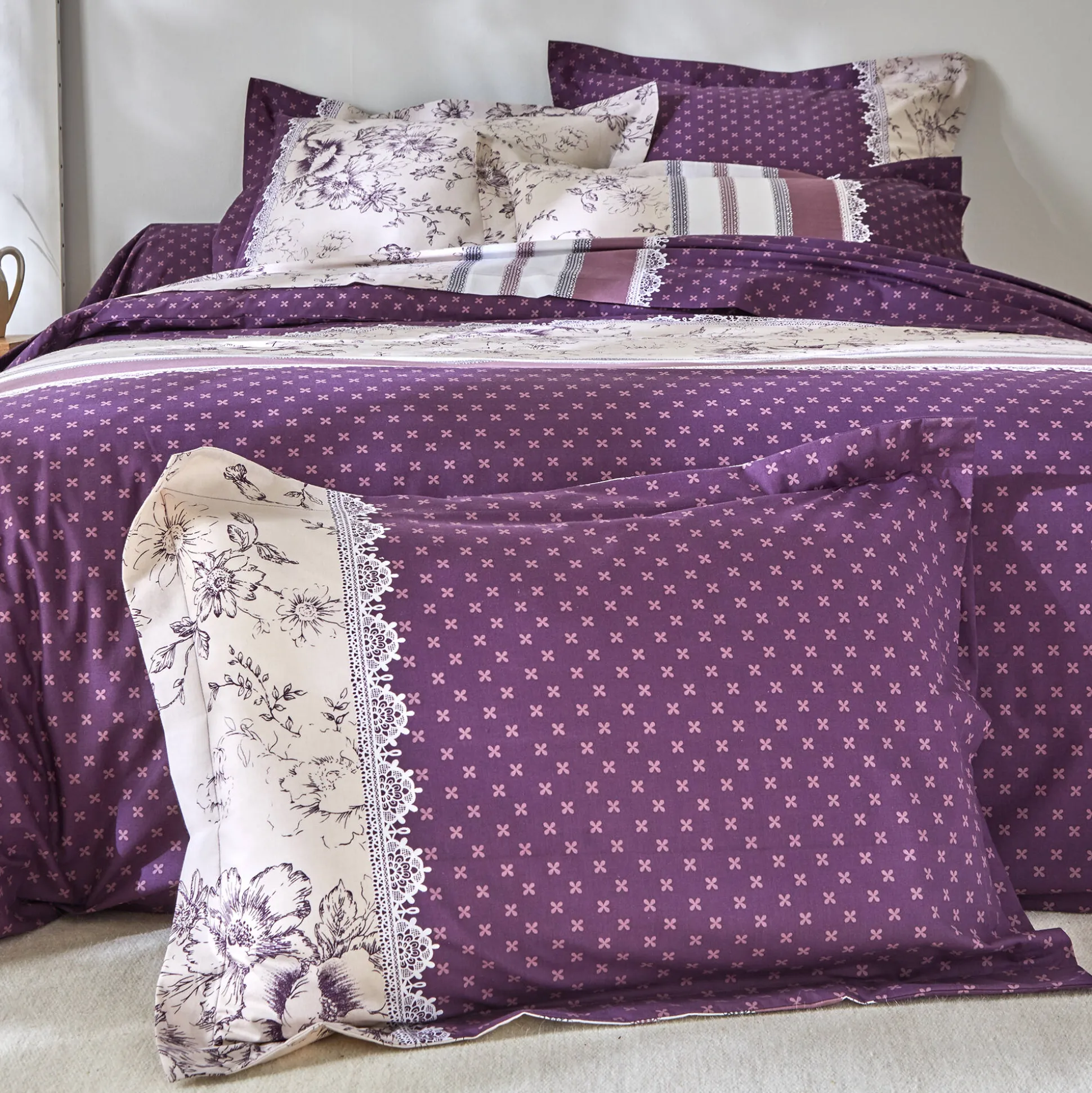 Bedlinnen Gabrielle in flanel met bloemenprint en kant