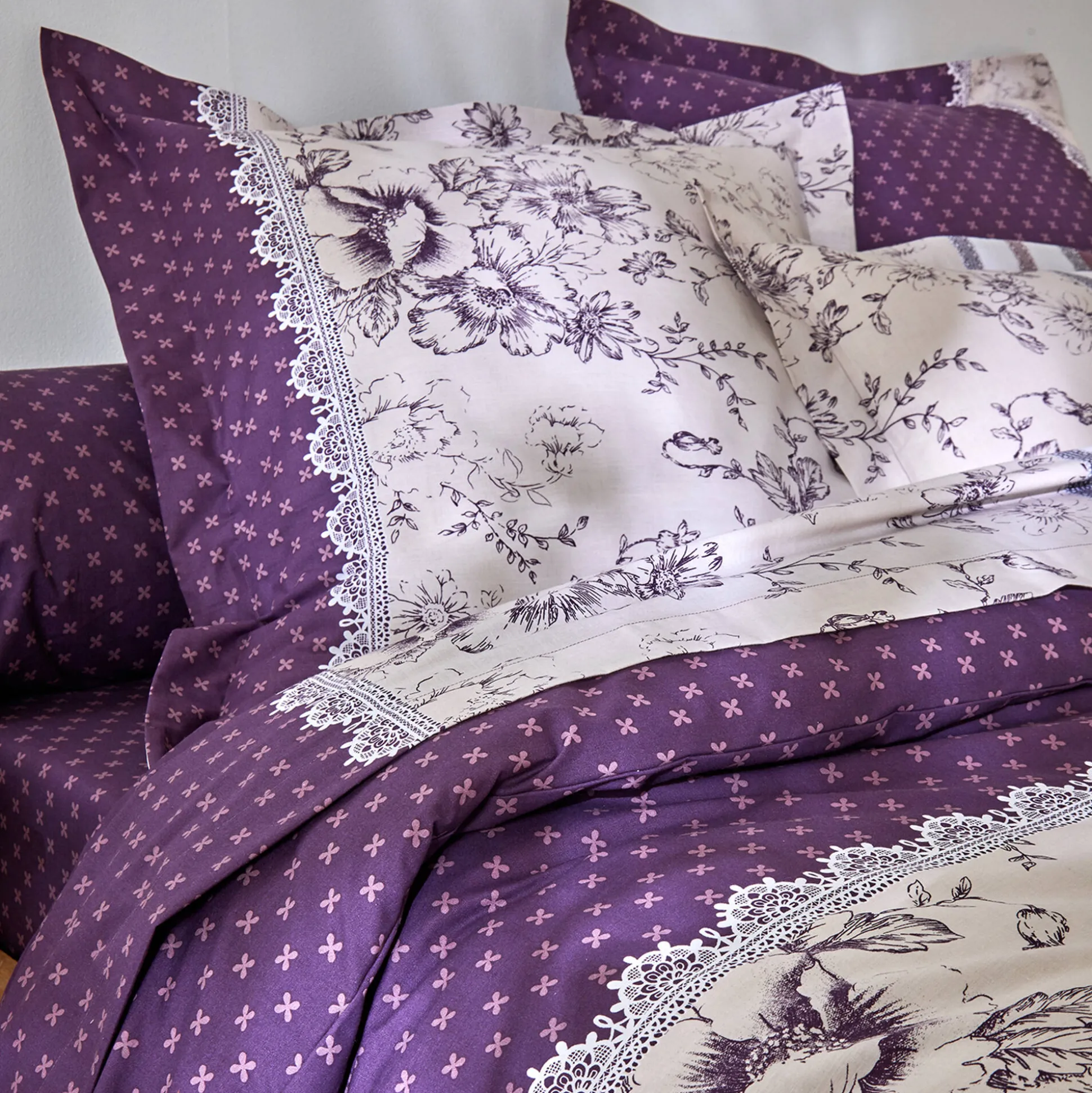 Bedlinnen Gabrielle in flanel met bloemenprint en kant