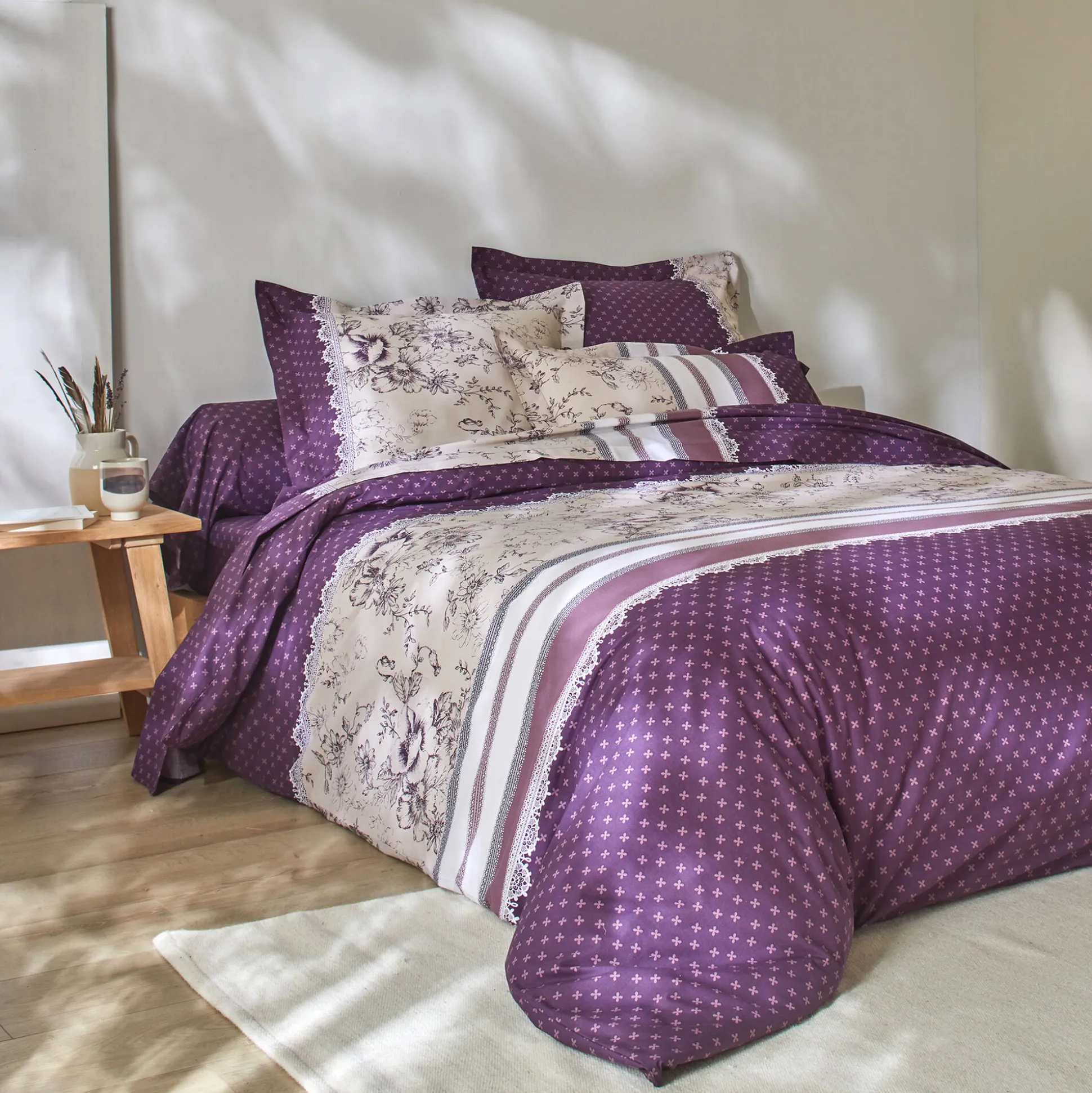 Bedlinnen Gabrielle in flanel met bloemenprint en kant