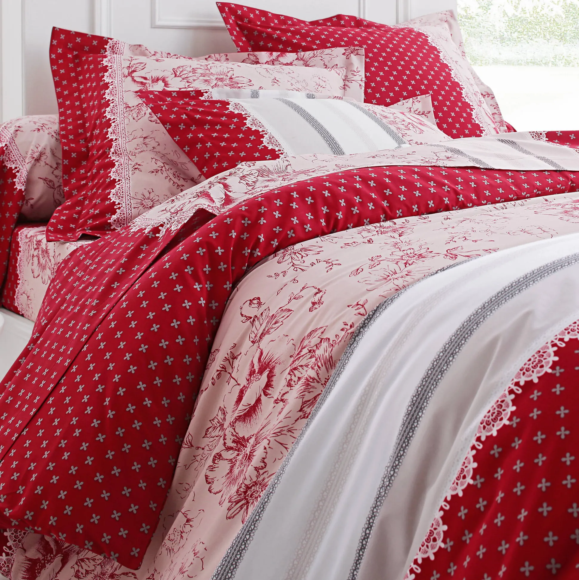 Bedlinnen Gabrielle in flanel met bloemenprint en kant