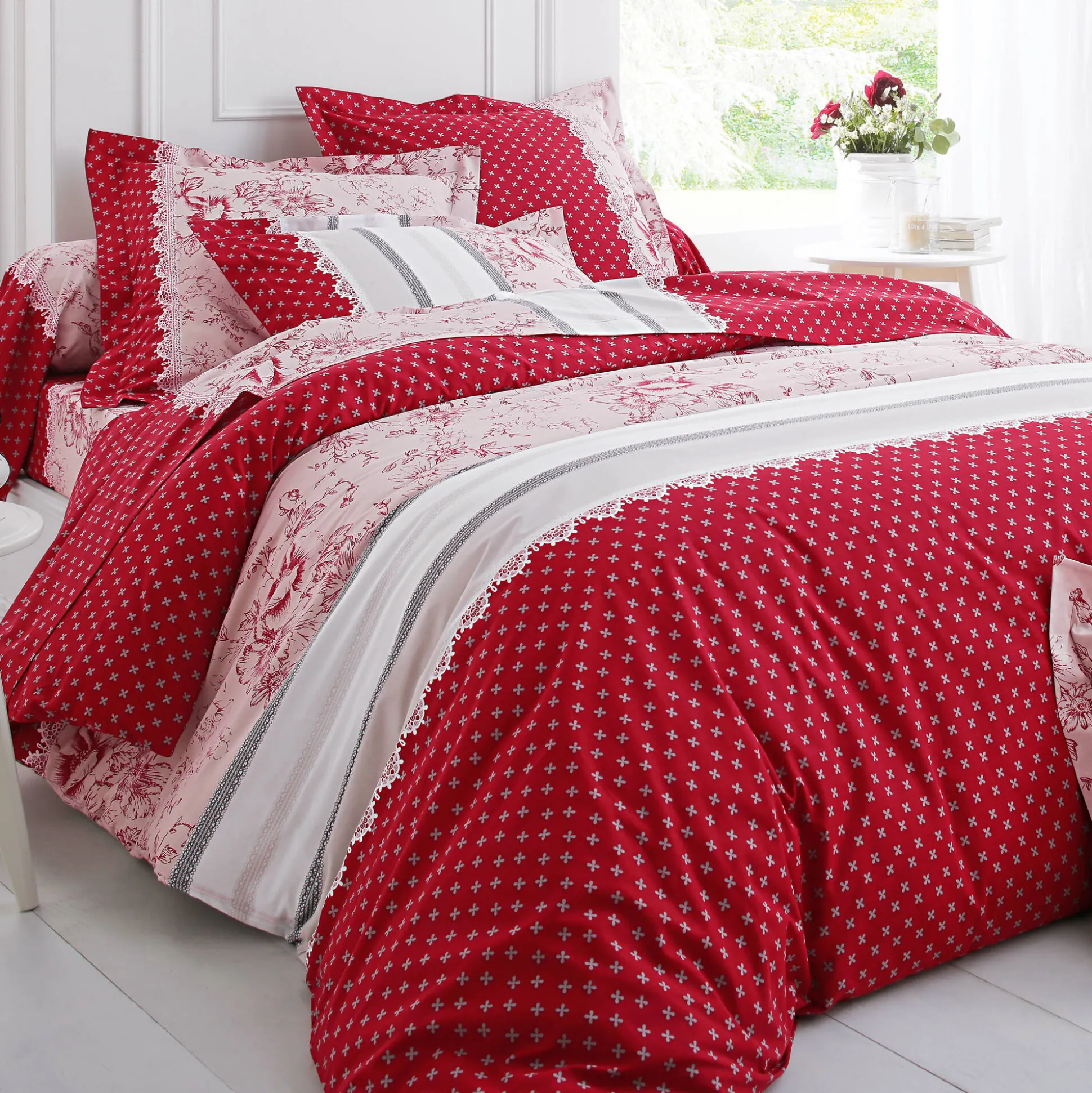 Bedlinnen Gabrielle in flanel met bloemenprint en kant