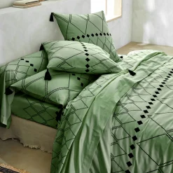 Bedlinnen Massai, in katoen met grafische motieven, afgewerkt met pompons