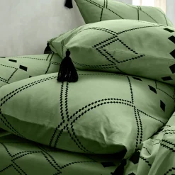 Bedlinnen Massai, in katoen met grafische motieven, afgewerkt met pompons