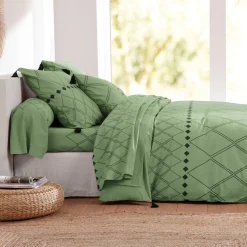 Bedlinnen Massai, in katoen met grafische motieven, afgewerkt met pompons