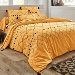 Bedlinnen Massai, in katoen met grafische motieven, afgewerkt met pompons