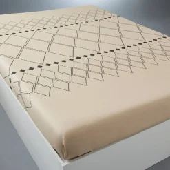 Bedlinnen Massai, in katoen met grafische motieven, afgewerkt met pompons