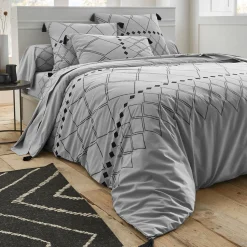 Bedlinnen Massai, in katoen met grafische motieven, afgewerkt met pompons