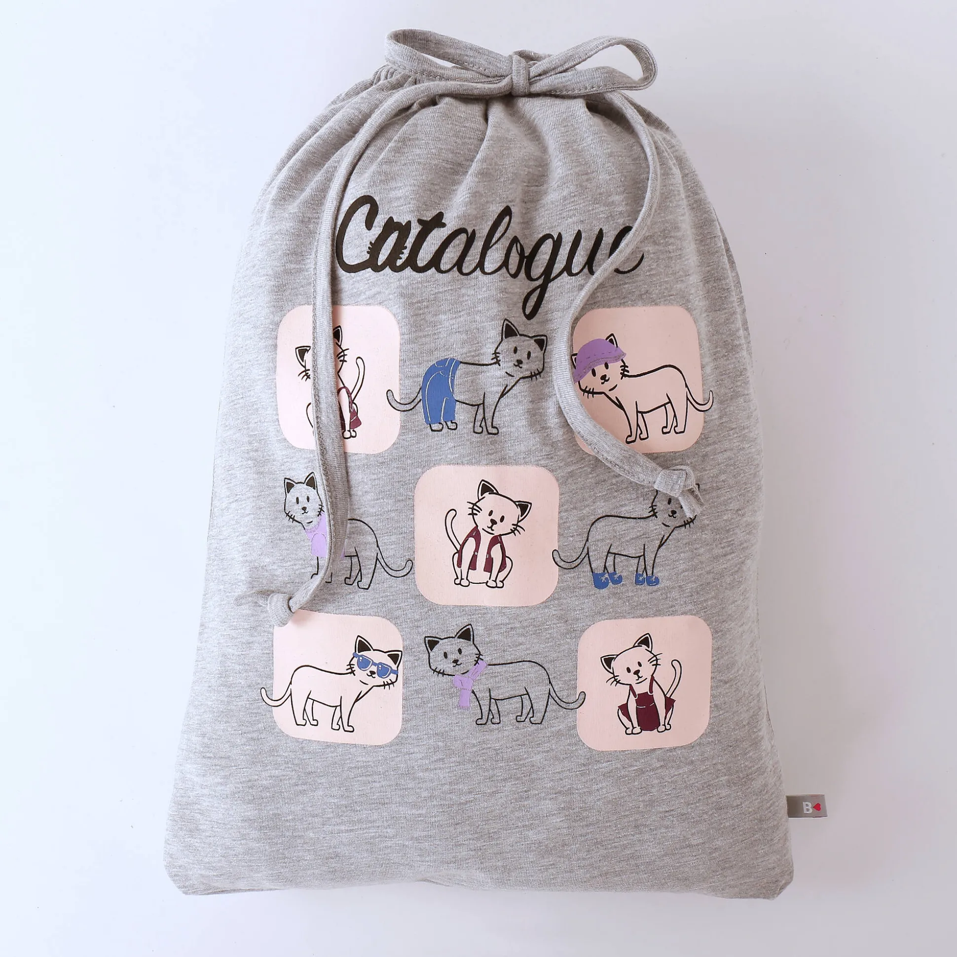 Bedrukte pyjama met bijpassend tasje