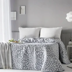 Bedsprei met "Bladeren" jacquardmotief