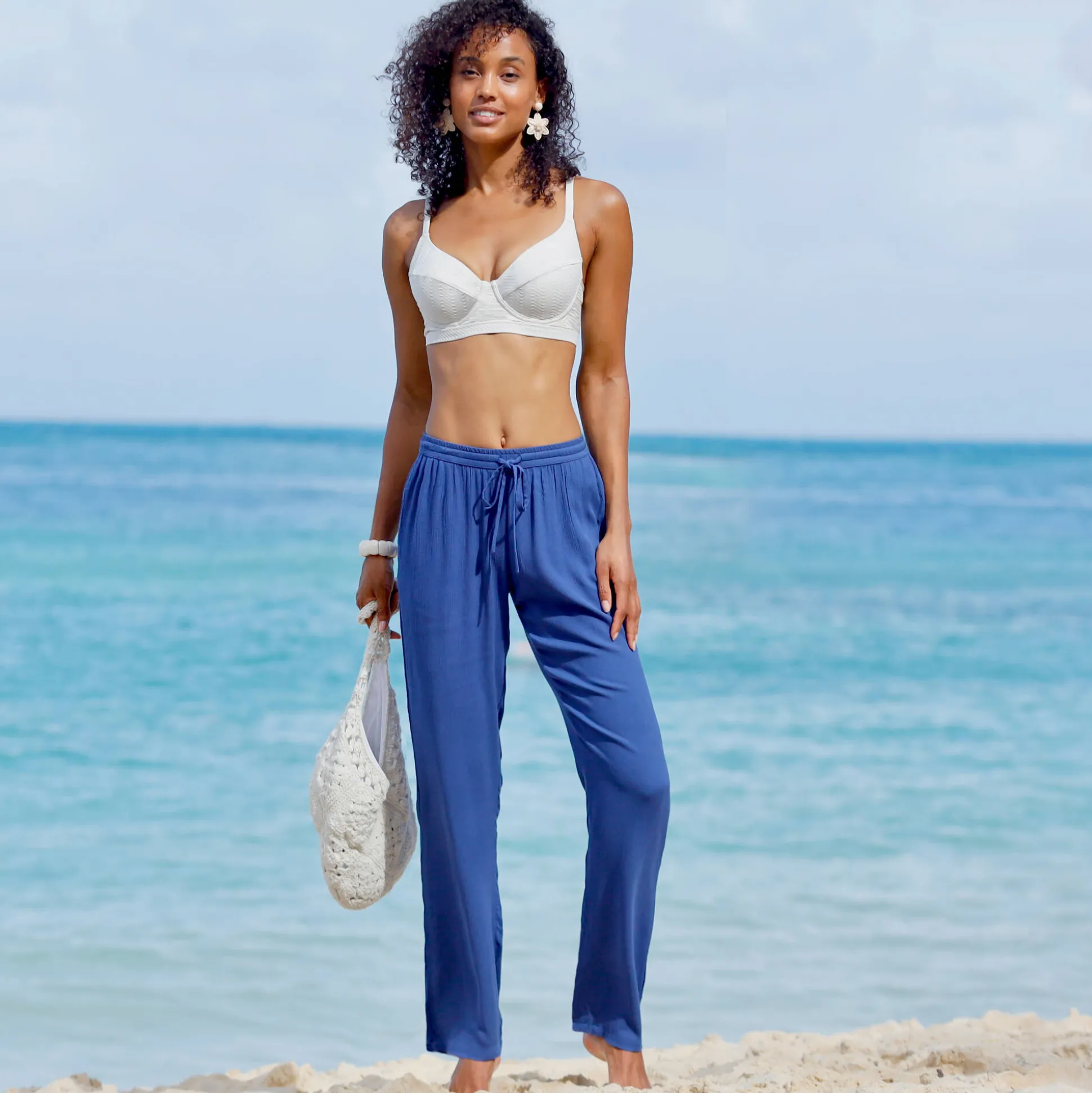Bikinibeha in korfmodel, Calayo, met beugels