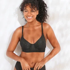 Bikinibeha in korfmodel, Calayo, met beugels