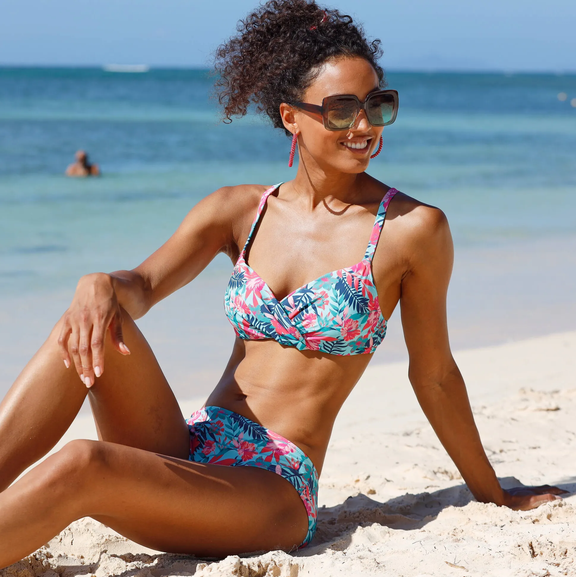 Bikinibeha met beugels en drapé, Bawa - korfmodel