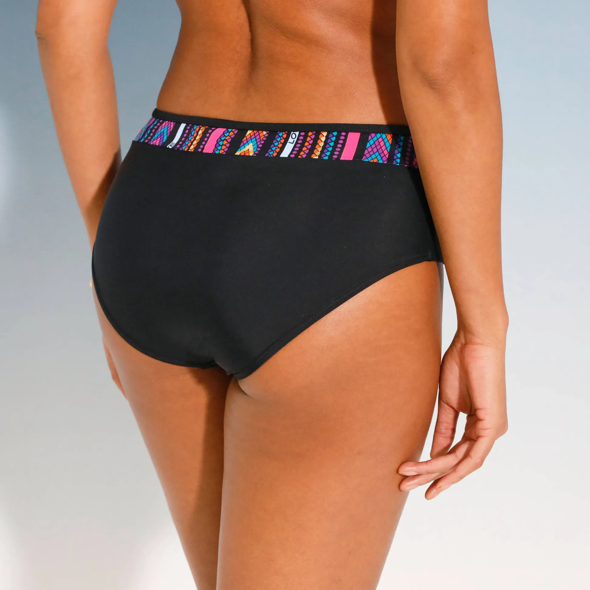 Bikinibroekje in maximodel Olmetto - 'platte buik'-effect
