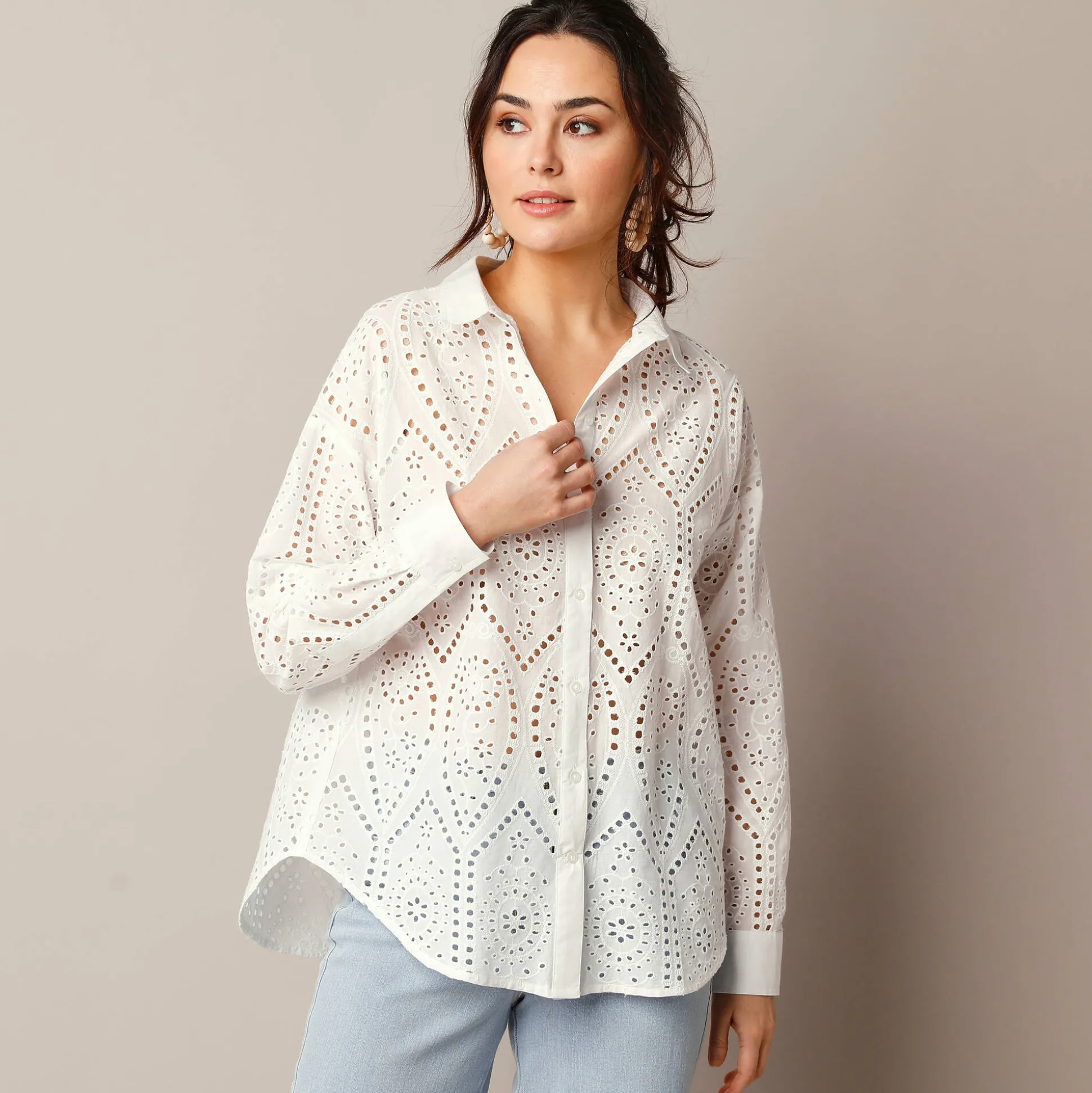 Bloes in broderie anglaise, lange mouwen