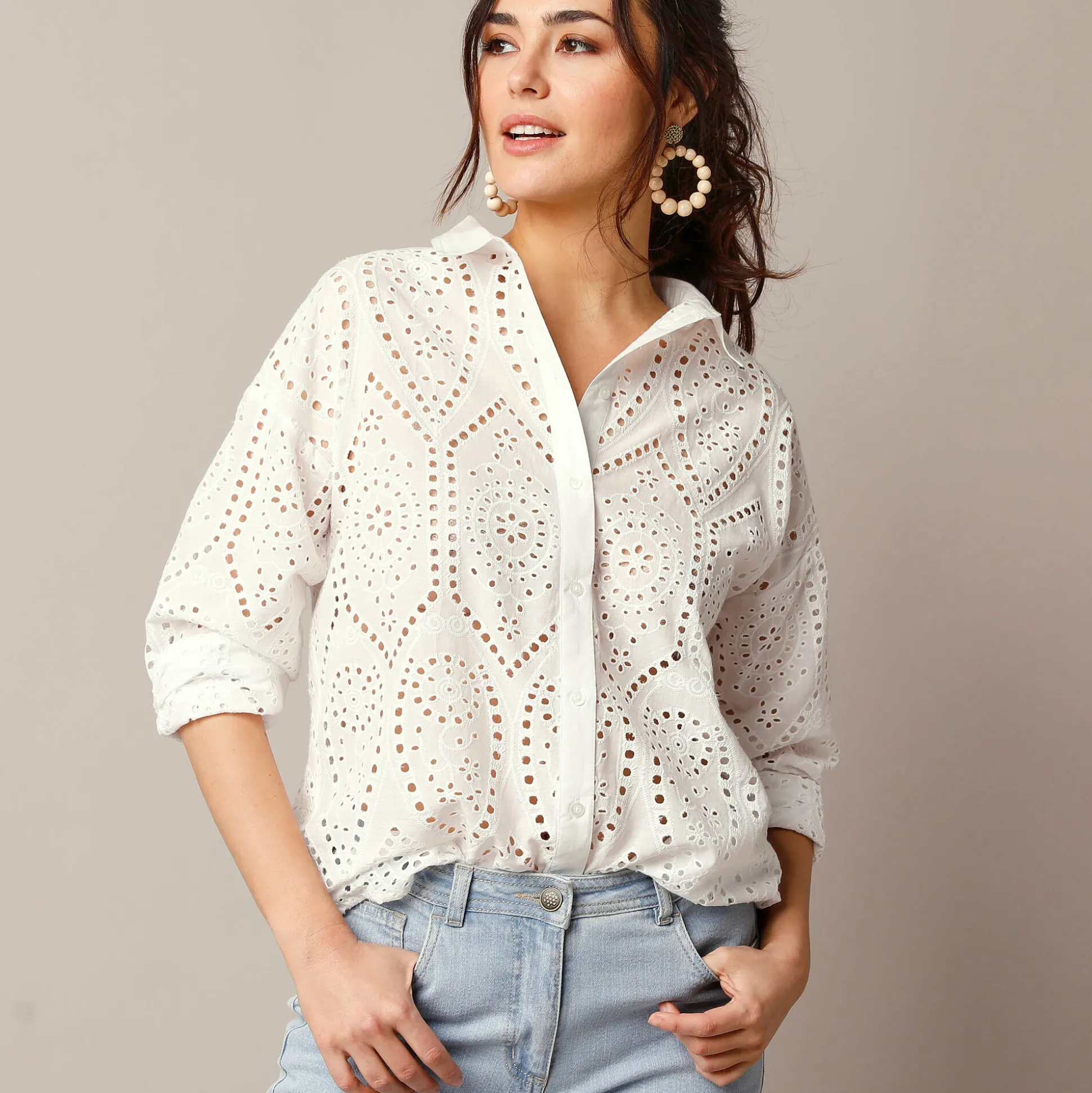 Bloes in broderie anglaise, lange mouwen
