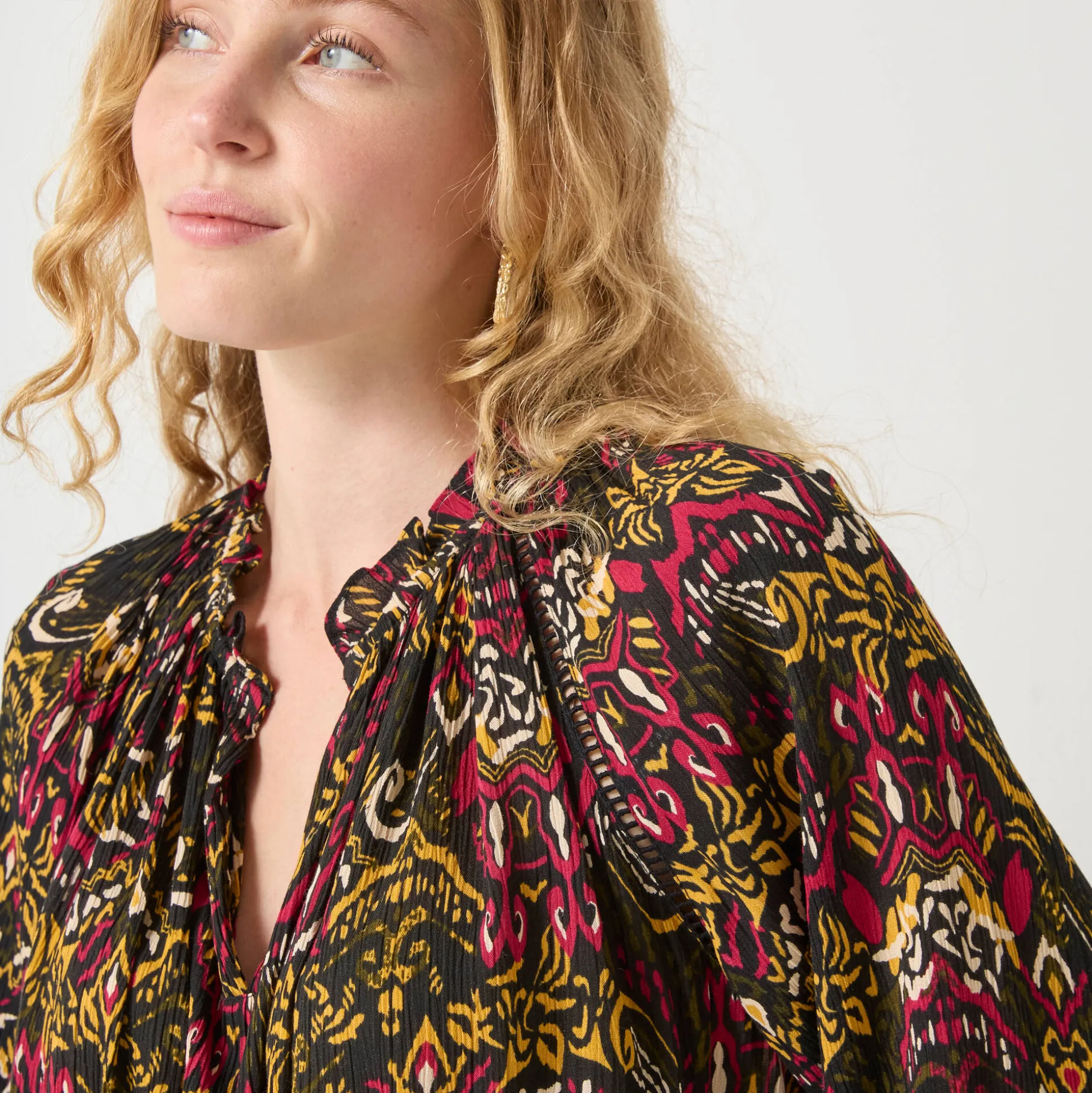 Bloes in creponvoile met etnische print