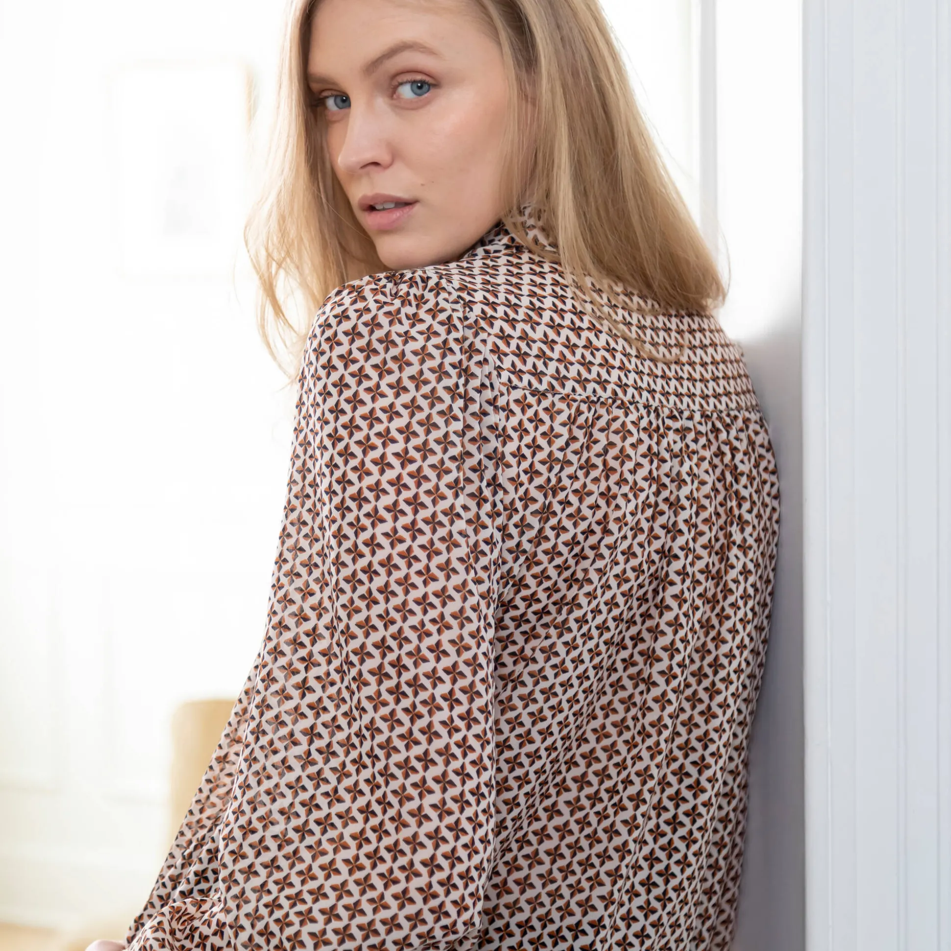 Bloes in voile, minimalistische print