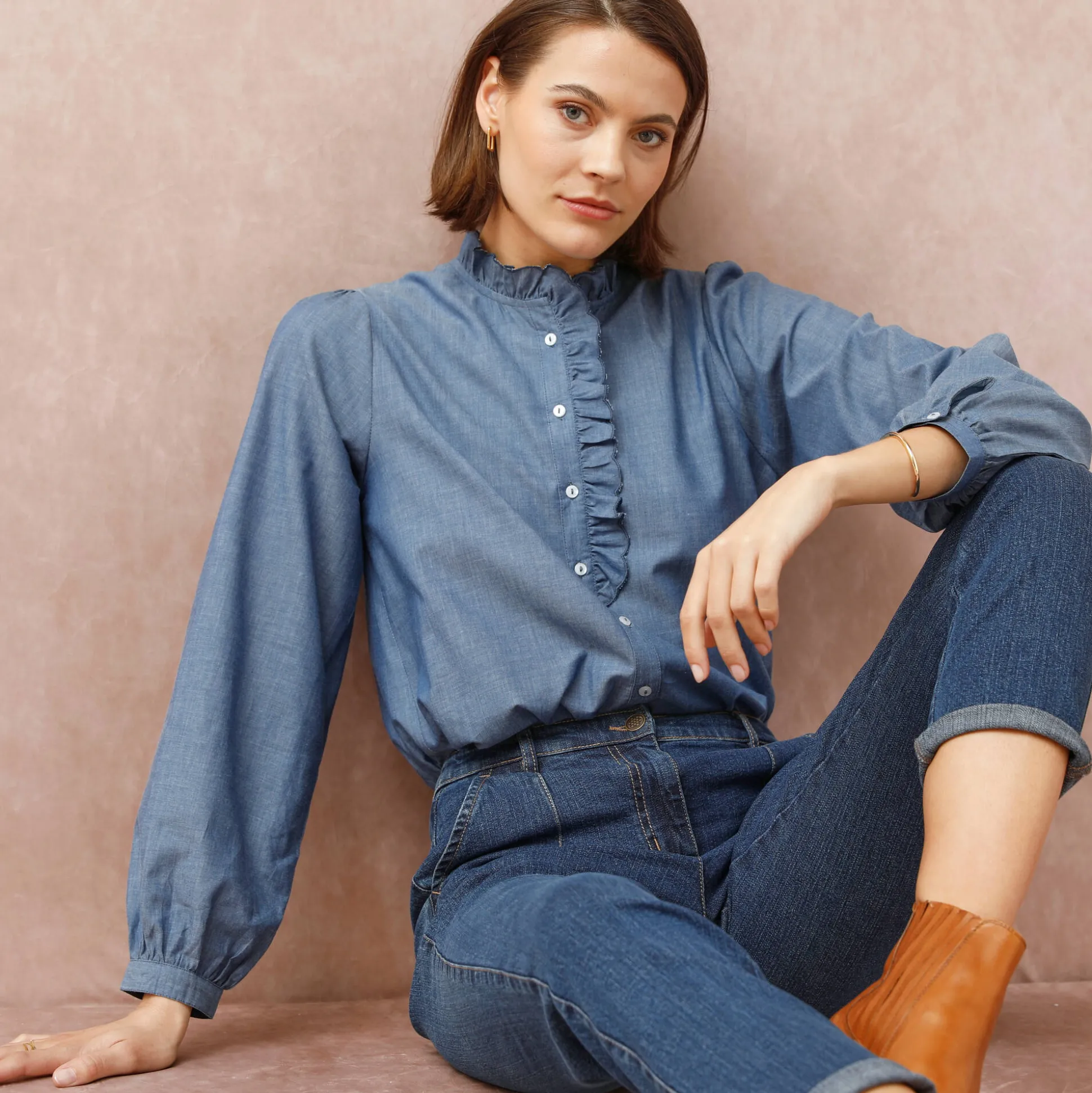 Bloes met fronskraag, chambray