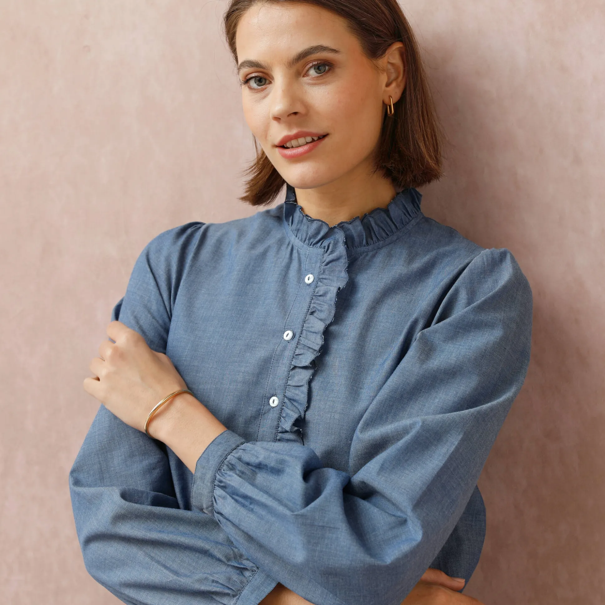 Bloes met fronskraag, chambray