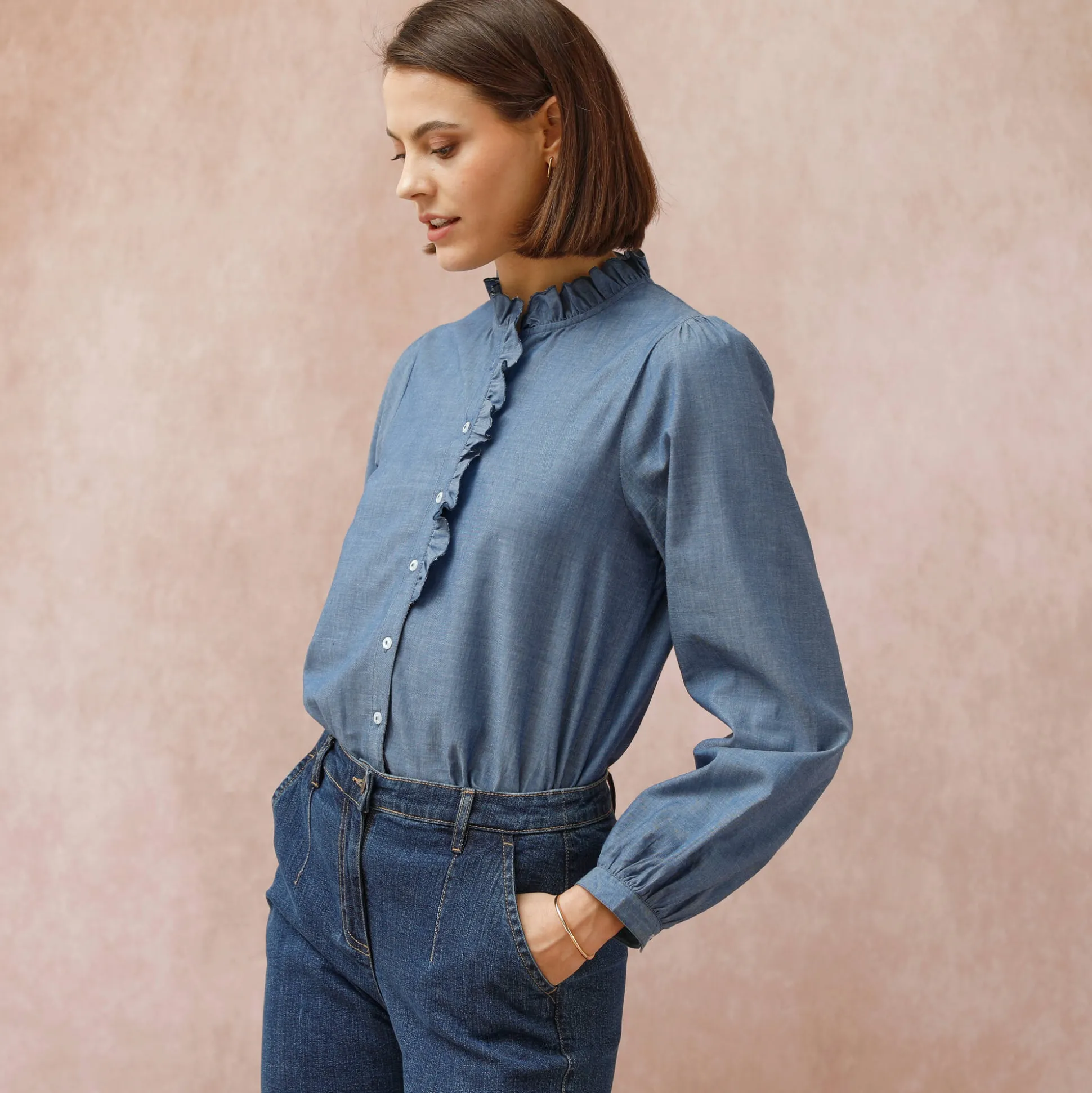 Bloes met fronskraag, chambray