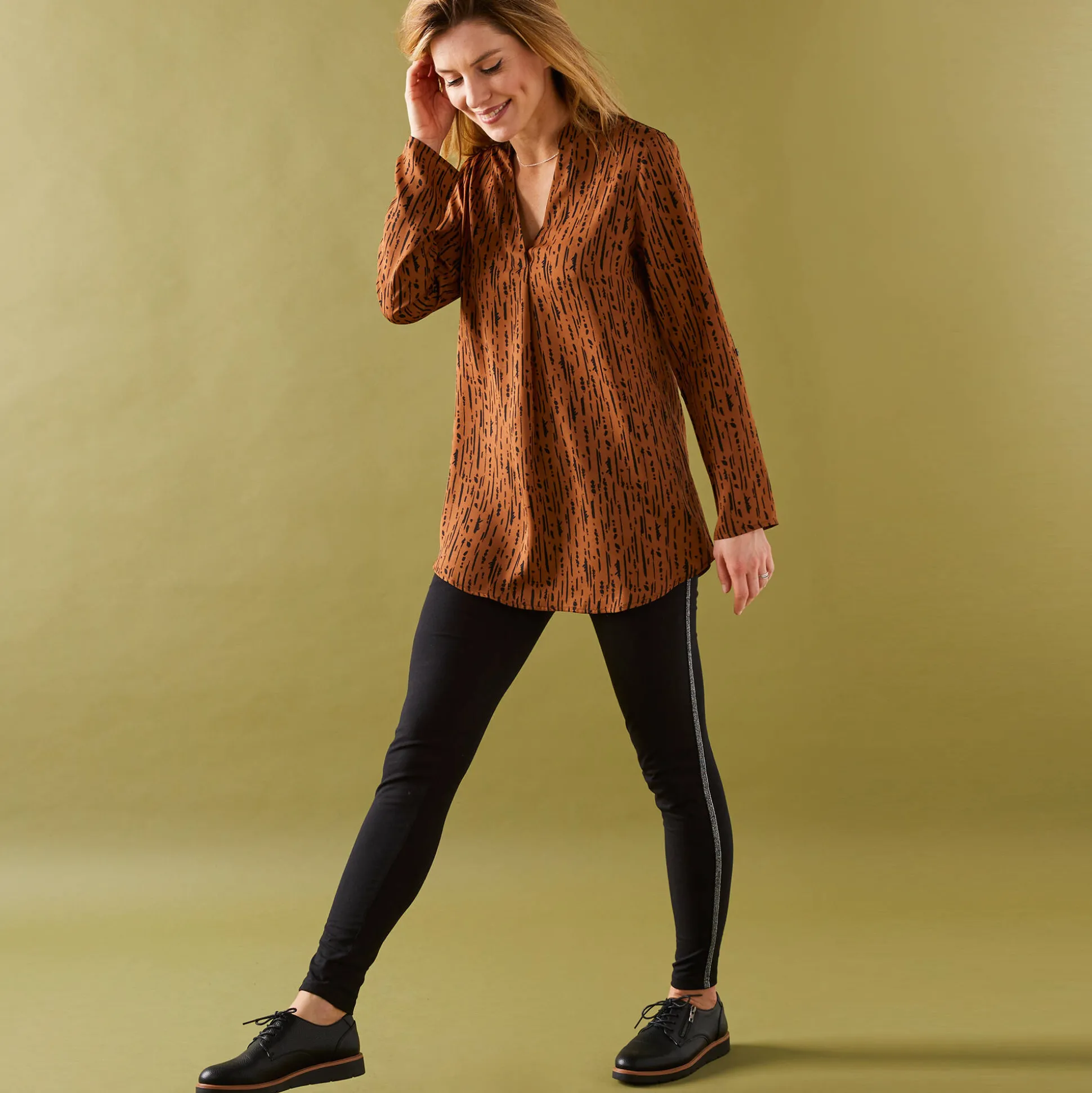 Bloes met grafische print en Tunesische hals, crêpe