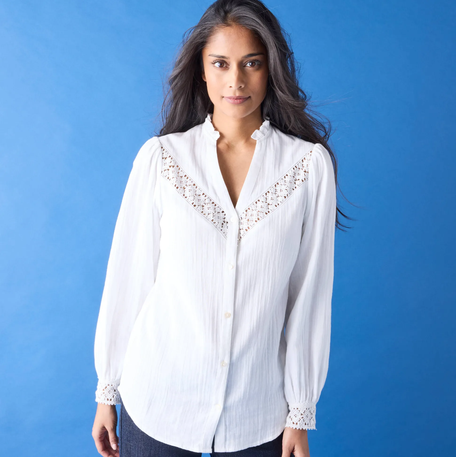Bloes met knoopsluiting en macramé, katoengaas