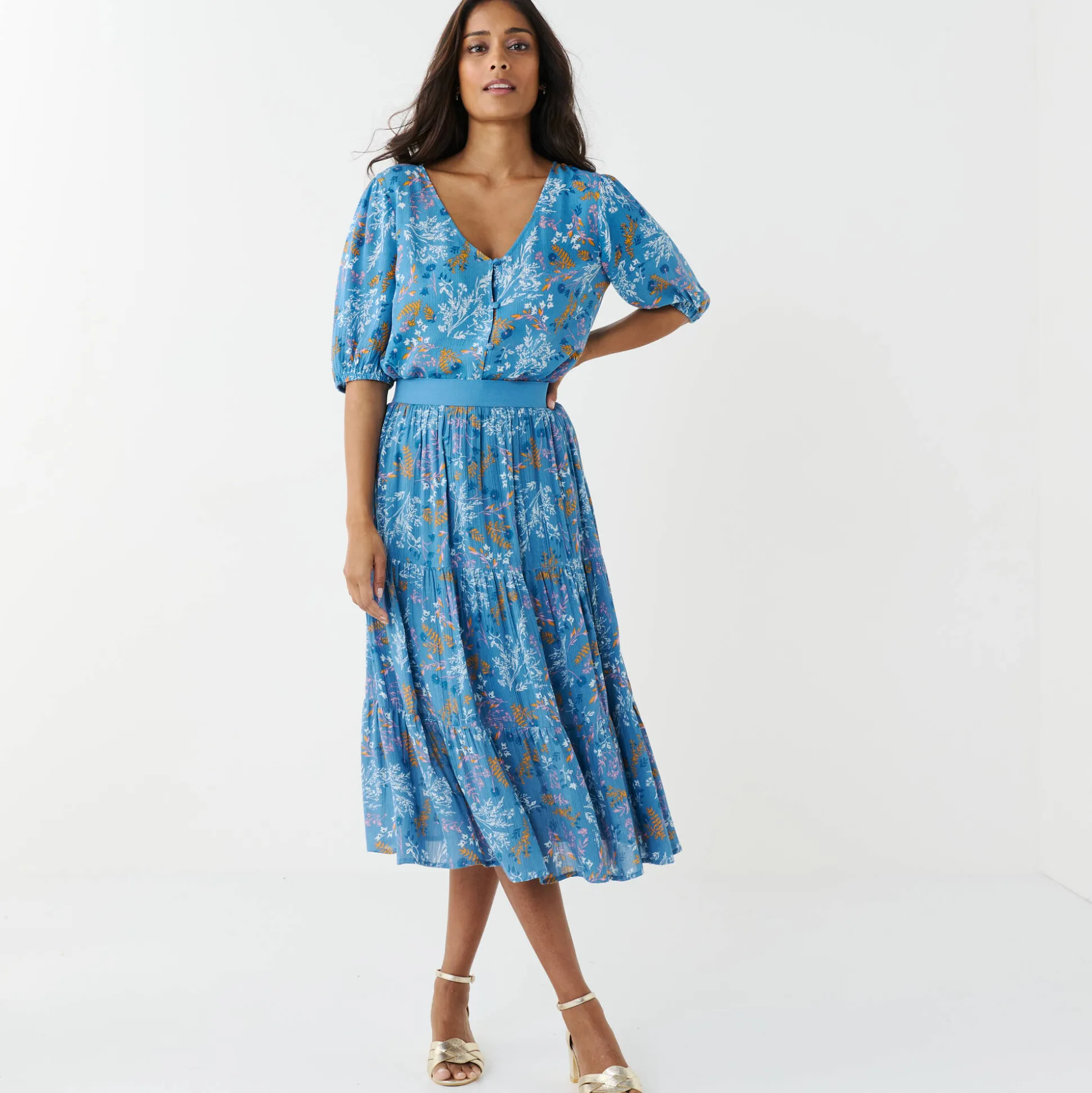 Bloes met knoopsluiting en bloemenprint, crepon