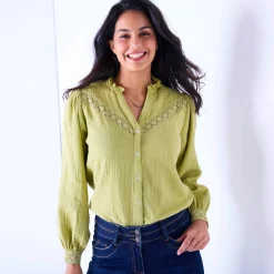 Bloes met knoopsluiting en macramé, katoengaas