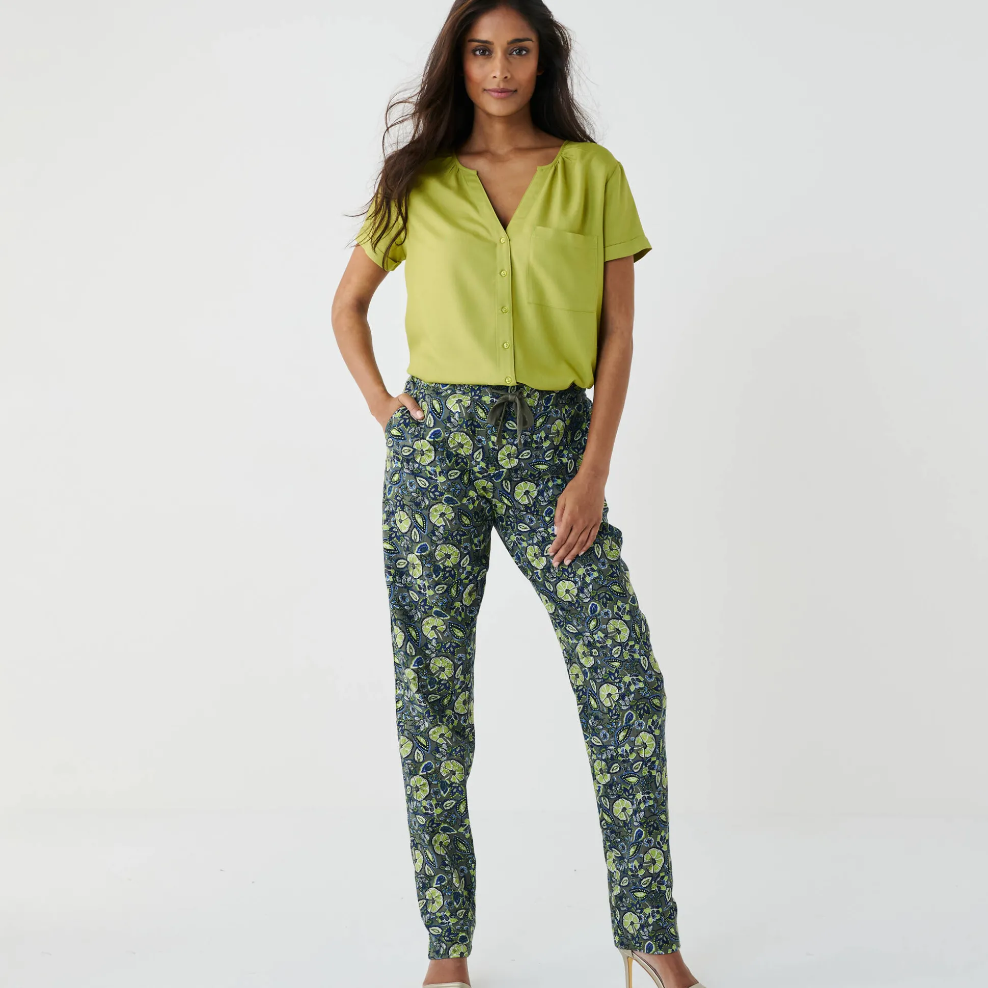 Bloes met knoopsluiting in effen viscose, korte mouwen