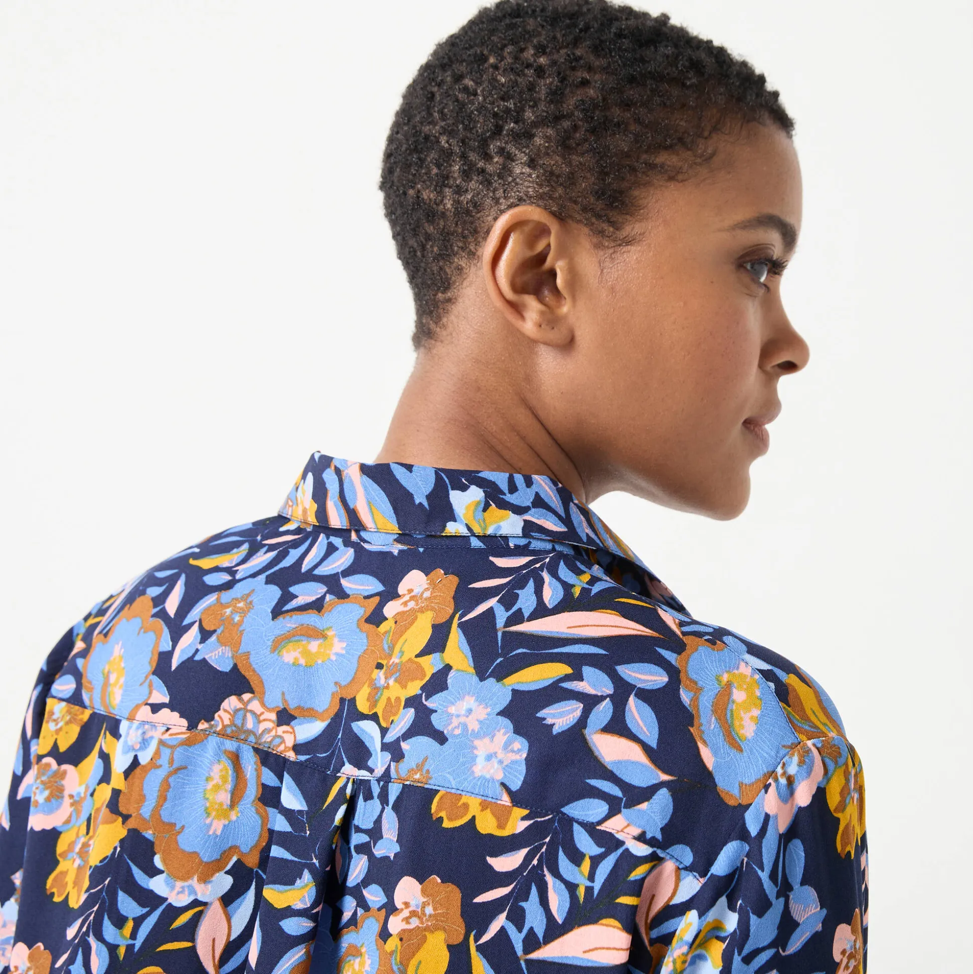 Bloes met knoopsluiting met bloemenprint, gerecycleerd polyester(**)
