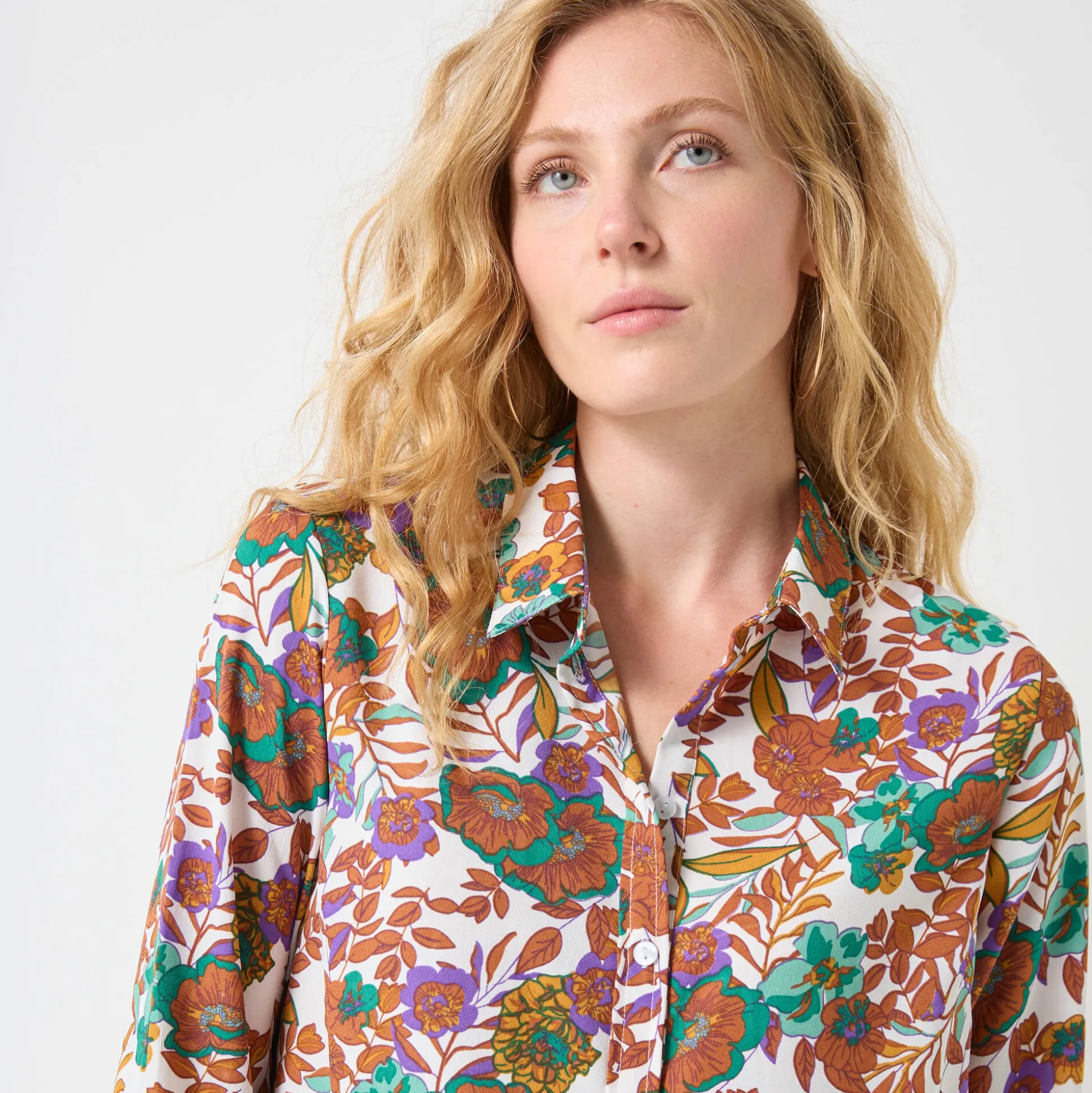 Bloes met knoopsluiting met bloemenprint, gerecycleerd polyester(**)