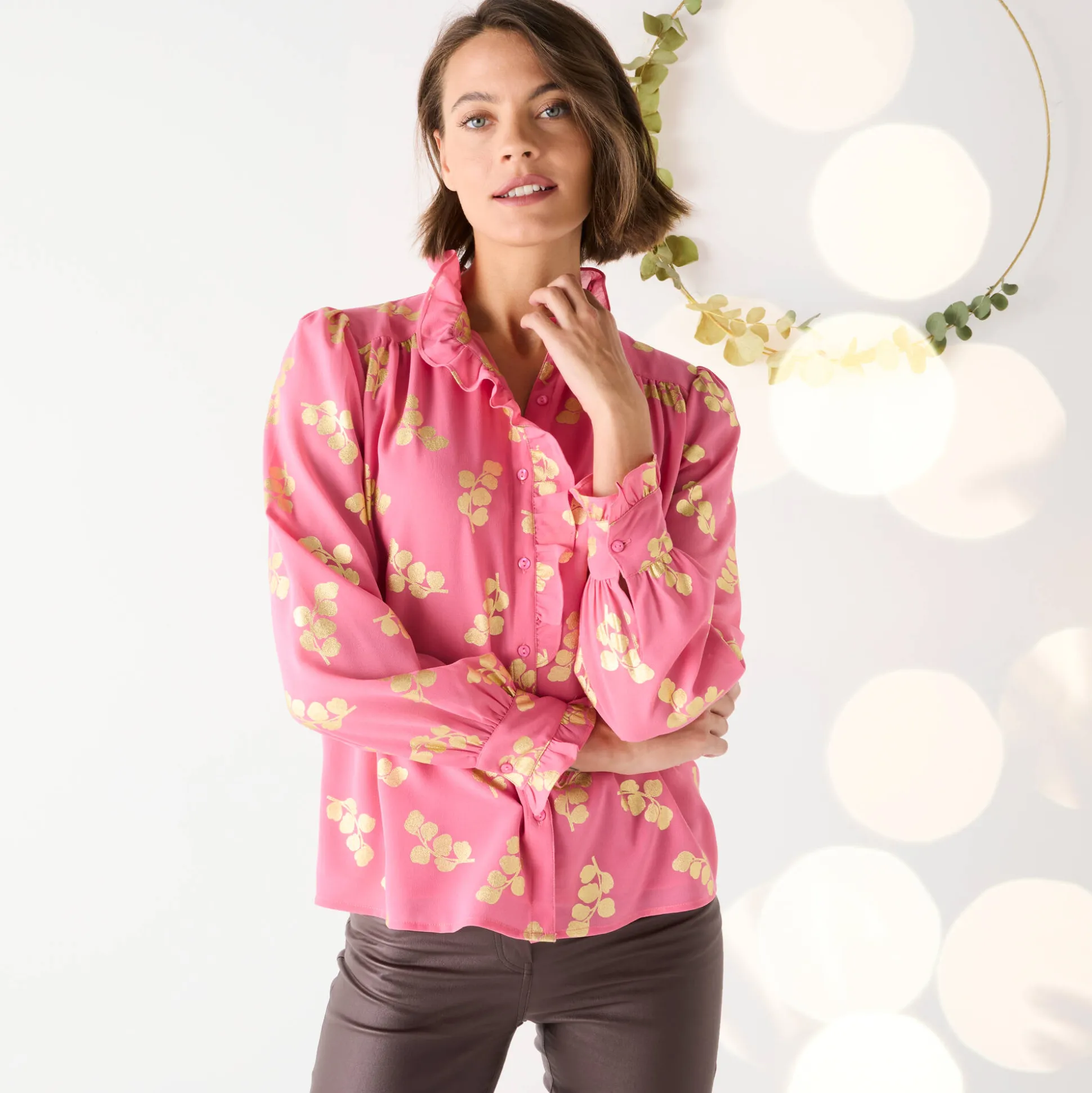 Bloes met strook, voile met gouden print