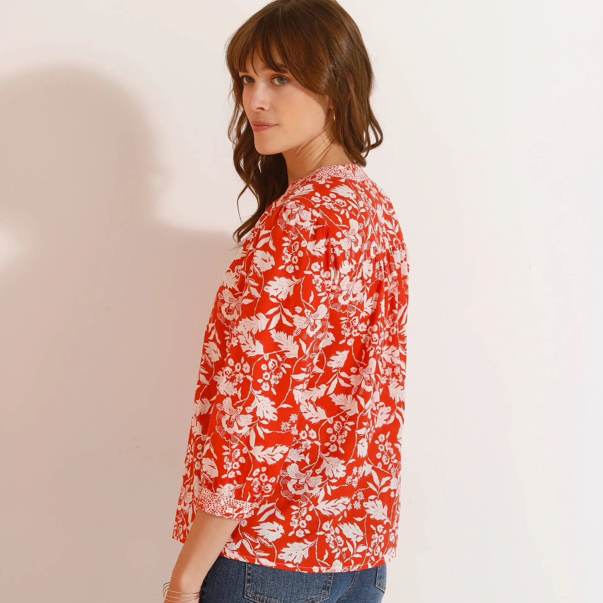 Bloes met Tunesische hals en 3/4-mouwen, tweekleurige print