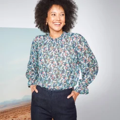 Bloes met Victoriaanse kraag, voile met bloemenprint