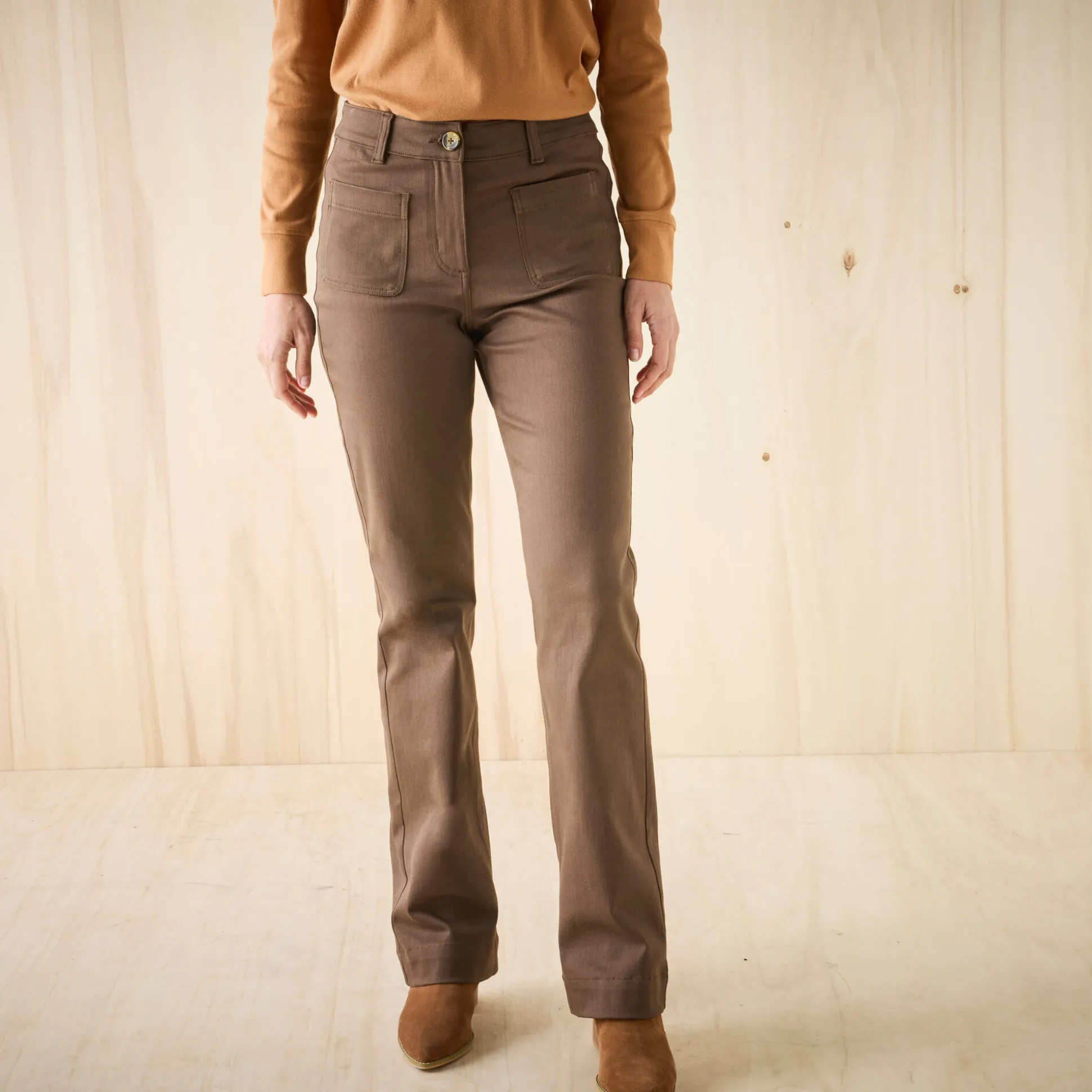 Bootcut broek, opgestikte zakken