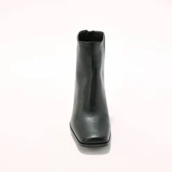 Boots met hak en vierkante neus