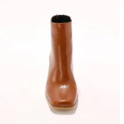 Boots met hak en vierkante neus