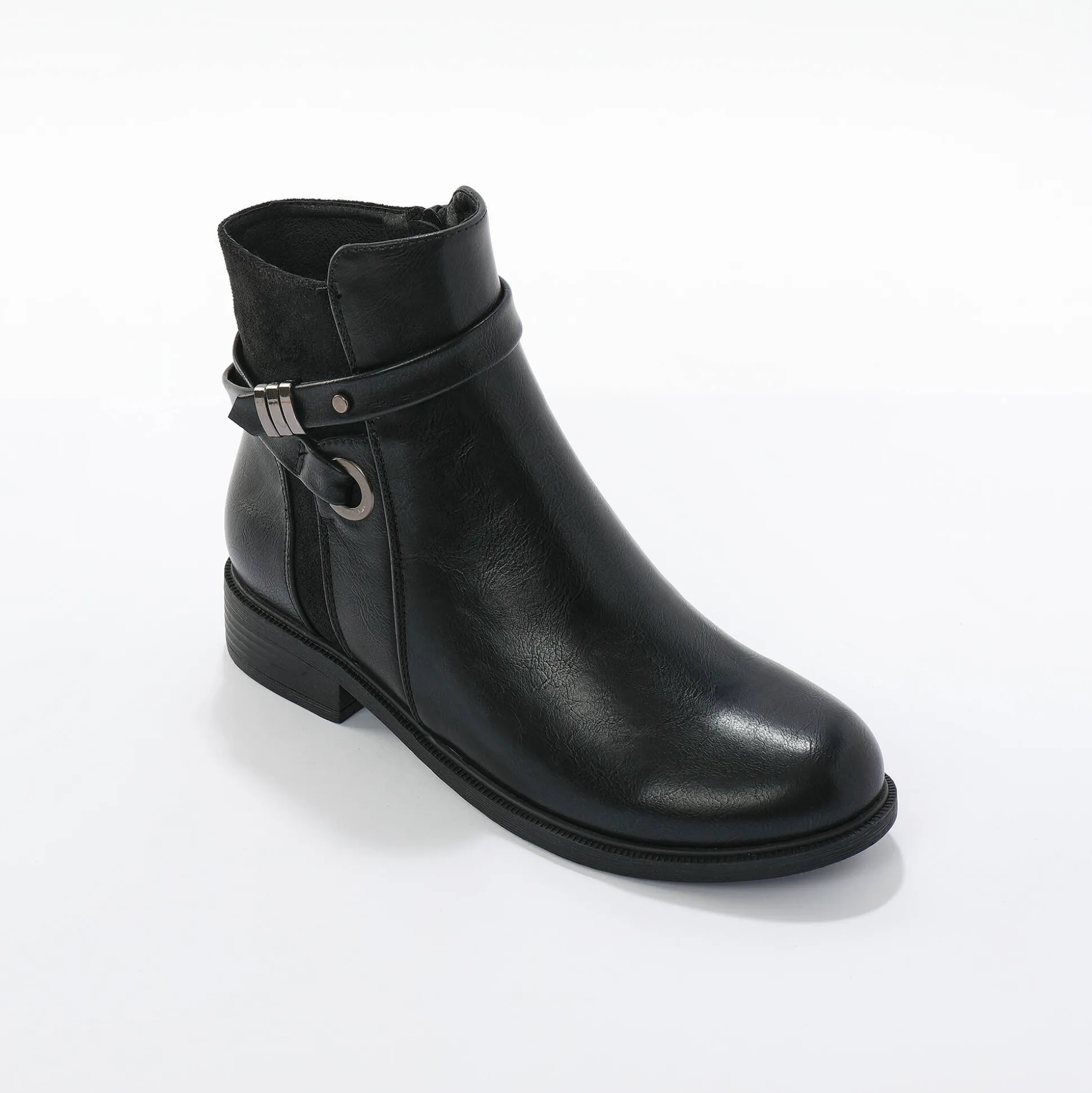 Boots met rits, riempjes en fantasiegespen