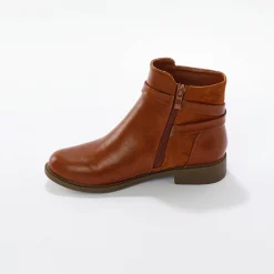 Boots met rits, riempjes en fantasiegespen