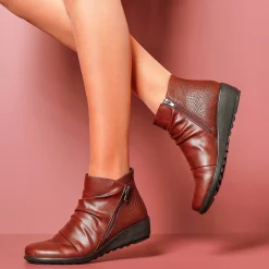 Boots met sleehak en rits, getextureerd effect achter