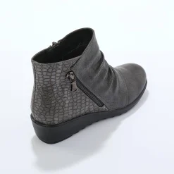 Boots met sleehak en rits, getextureerd effect achter